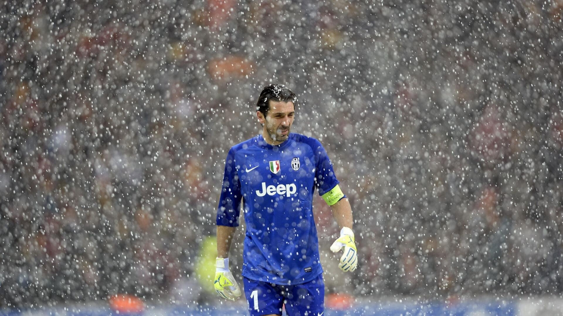 “天降“灾难”；车祸瞬间的惊魂救援”，传奇故事 车祸从天而降